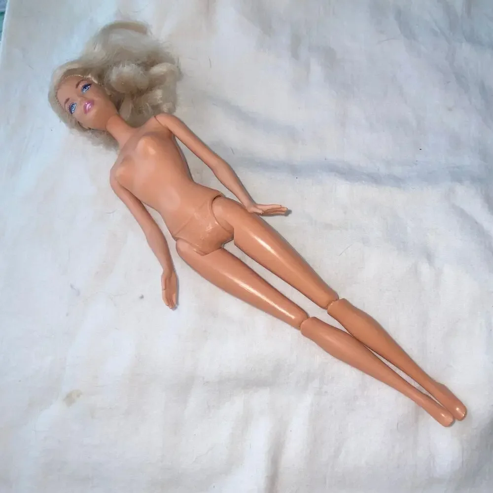 Barbie I Can Be 2012 Jointed Blue Eyes Pink Makeup Blonde Molded Undies Naked